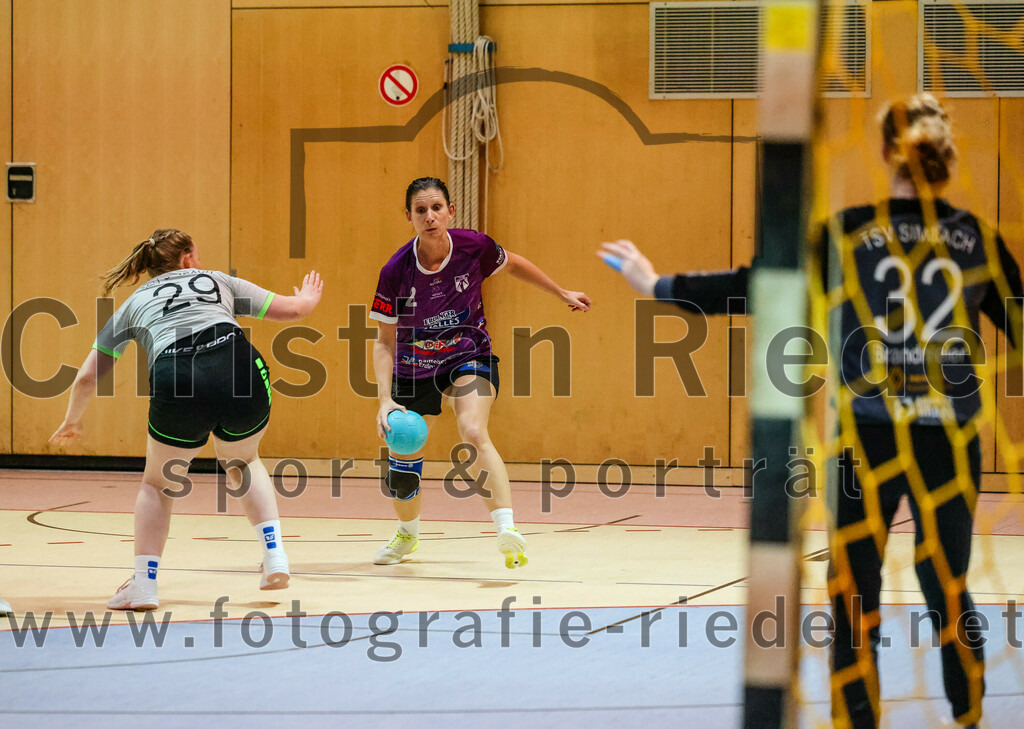 2023-11-11_014_SpVgg_Altenerding_gegen_TSV_Simbach_II | Erding, Deutschland, 11.11.2023:
Handball, Bezirksliga Frauen Altbayern 2023 / 2024, 5. Spieltag, SpVgg Altenerding II gegen TSV Simbach II, Endergebnis: 31:28

Paulina Podesser (TSV Simbach, #29), Grit Kschischow (SpVgg Altenerding, #2), Torfrau Sonja Brandmeier (TSV Simbach, #32)

Foto: Christian Riedel / fotografie-riedel.net