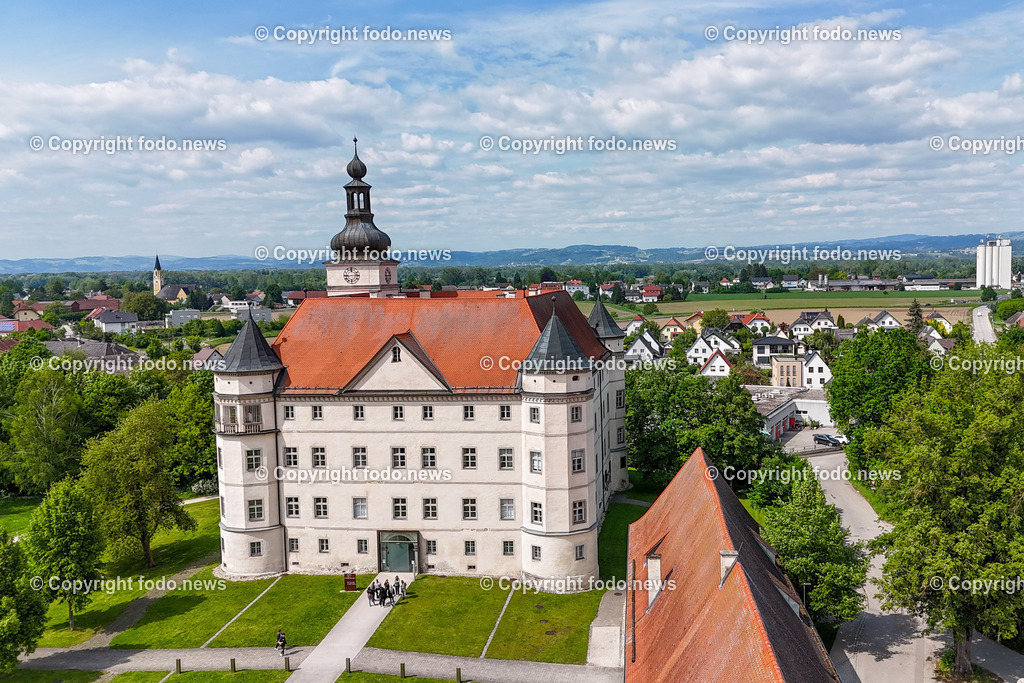Hartheim_ Lern- und Gedenkschloss_ 07.05.2025-41 | 07.05.2025, Hartheim, AUT, Lern- und Gedenkort, Schloss Hartheim, im Bild Schloss Hartheim, Toetungsanstalt der Nazionalsozialisten waehrend des 2. Weltkrieg, NS-Zeit, Holocaust, Euthanasie, Psychiatrie, Gedenkstaette, KZ-Haeftlinge, Menschen mit Behinderung, Verbrechen, Weg der Vielfalt, gegen Vergessen