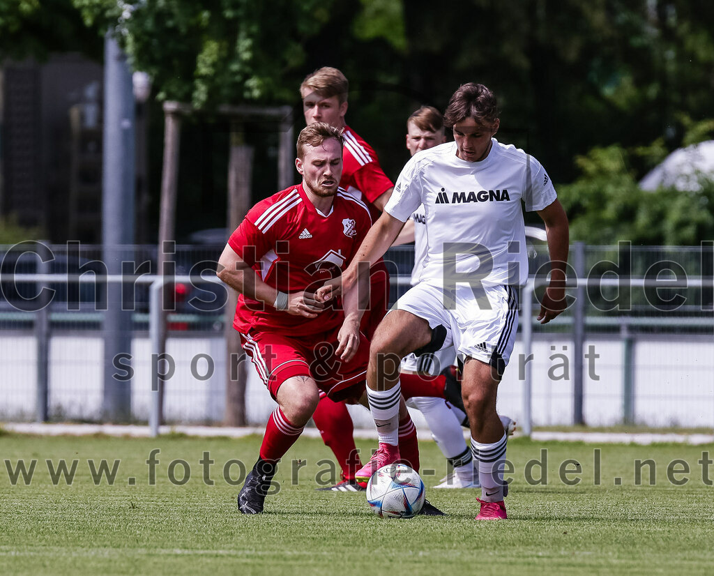 2023-07-08_023_FC_Finsing_gegen_SG_Markt_Schwaben | Finsing, Deutschland, 08.07.2023:
Fußball, Kreisliga 2023 / 2024, Testspiel, FC Finsing gegen SG Markt Schwaben, Endergebnis: 7:0

Dominik Bluhme (FC Finsing, #16), Briken Behrami (SG Markt Schwaben, #9)

Foto: Christian Riedel / fotografie-riedel.net