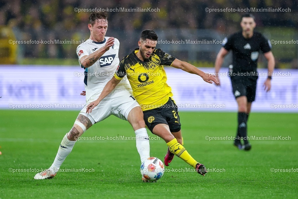 BVB07122501028 | 07.12.2025, Fußball, Borussia Dortmund - TSG 1899 Hoffenheimt, 1. Fußball Bundesliga, 13. Spieltag, Signal Iduna Park, Saison 2025 2026: Wouter Burger&nbsp;(TSG Hoffenheim #18) im Zweikampf gegen  Yan Couto&nbsp;(BVB #02)  DFB regulations prohibit any use of photographs as image sequences and or quasi-video.