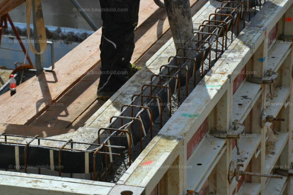 bib-lg04-betonarbeiten-0183 | Nach LV-Leistungsgruppen sortierte Detailfotos über den Bau eines Hauses. Alle Hausbau-Bilder direkt vom Urheber und Autor der Website Haus-Selber-Bauen.com