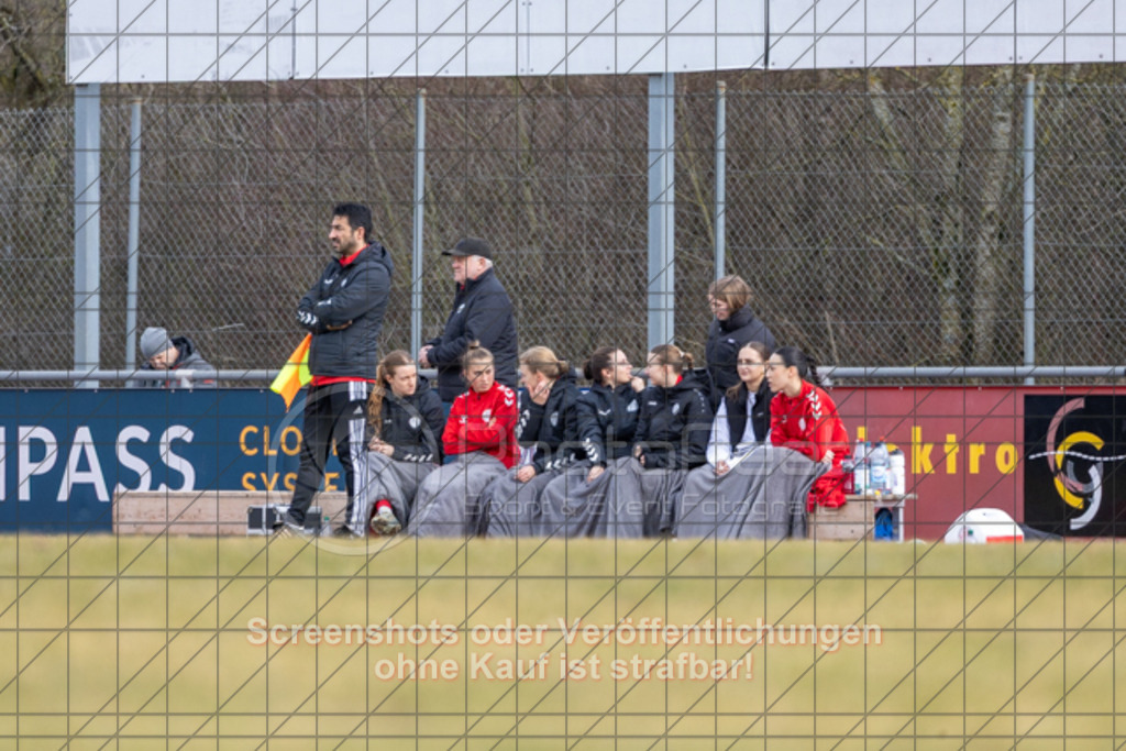 20250223_132735_0171 | #,1.FC Donzdorf (rot) vs. TSV Tettnang (schwarz), Fussball, Frauen-WFV-Pokal Achtelfinale, Saison 2024/2025, Rasenplatz Lautertal Stadion, Süßener Straße 16, 73072 Donzdorf, 23.02.2025 - 13:00 Uhr,Foto: PhotoPeet-Sportfotografie/Peter Harich