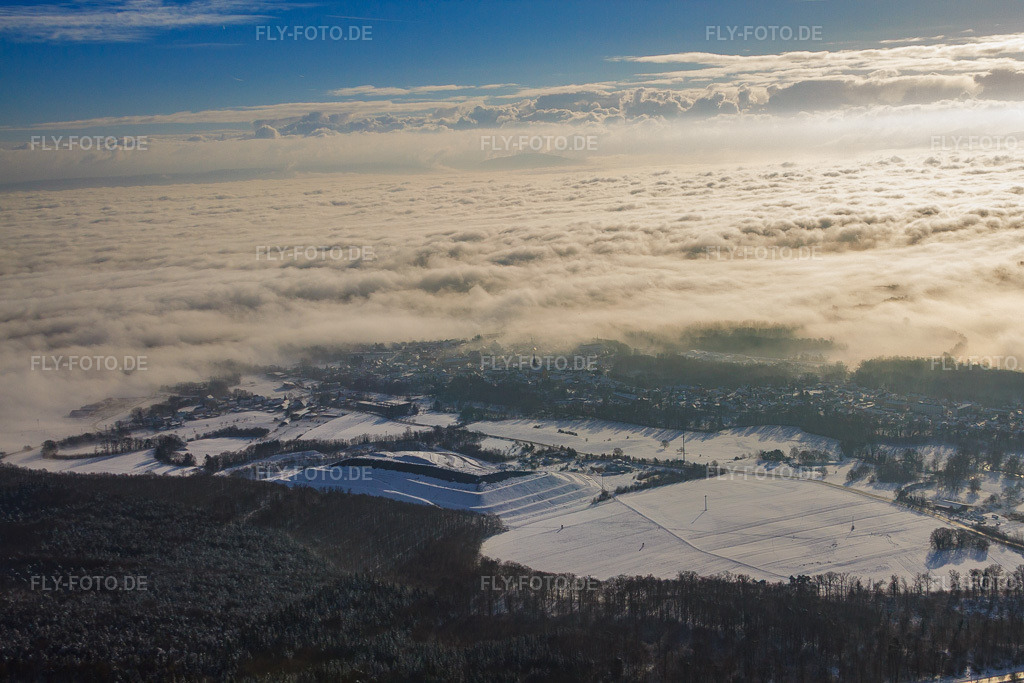 Luftbild: Kreismülldeponie bei Schnee im Winter in Berg im Bundesland Rheinland-Pfalz in Deutschland. Foto: IMG_36135.jpg vom 02.01.2011 durch Werner Riehm/FLY-FOTO.de