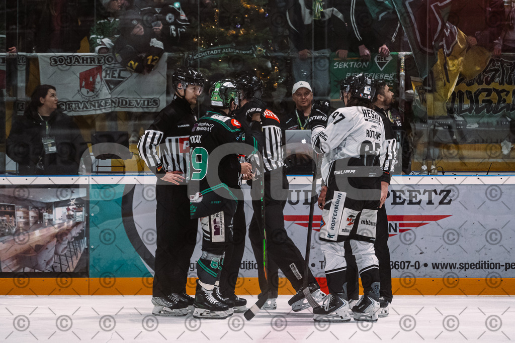Alligators_vs_Passau_26_12_2025-068 | Höchstadt Alligators Fotogalerie: Eishockey-Action aus Franken. Professionelle Spielfotos, Portraits & Stadionbilder zum Download. Jetzt entdecken! - Realisiert mit Pictrs.com