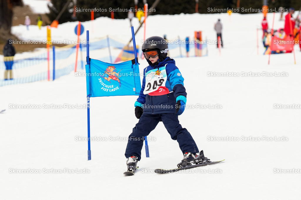 SRF_02.01.2026_0352 | Skirennfotos,Serfaus,Fiss,Ladis,Kinderskirennen,Winter,Tirol,Oberland,skirace,SFL,feelfree,weil wir's genießen,ski,Ski,skifahren,Sonnenplateau, - Realisiert mit Pictrs.com