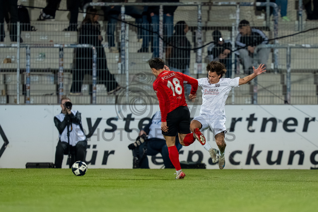 SG Sonnenhof Großaspach vs. SGV Freiberg, Fussball, Regionalliga Suedwest, 30. Spieltag, 22.04.2026 | Zweikampf zwischen Niklas Pollex (SG Sonnenhof Großaspach, #18) und Minos Gouras (SGV Freiberg, #19),SG Sonnenhof Großaspach vs. SGV Freiberg, Fussball, Regionalliga Suedwest, 30. Spieltag, 22.04.2026