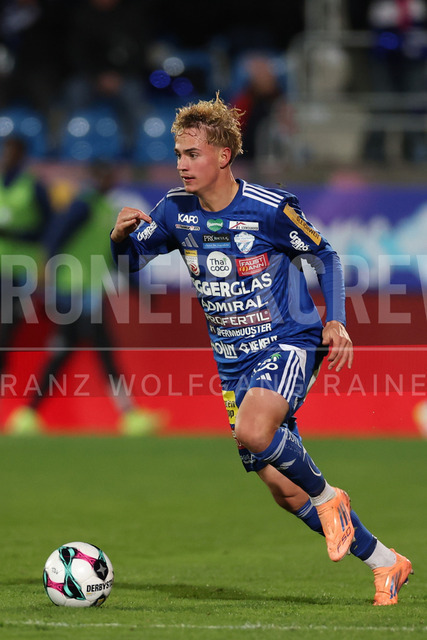 TSV Egger Glas Hartberg vs SV Oberbank Ried – Austrian Bundesliga Match | The image shows Maximilian Hennig (Hartberg), at the Bundesliga match TSV Hartberg vs SV Ried at Profertil Arena Hartberg. 22.11.2025