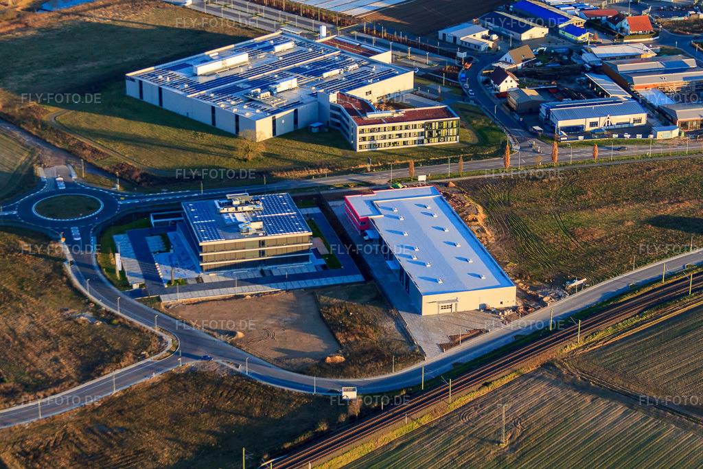 Luftbild: ITK Engineering GmbH im Gewerbegebiet Im Speyerer Tal in Rülzheim im Bundesland Rheinland-Pfalz in Deutschland. – Foto: IMG_62260.jpg vom 23.02.2014 durch Werner Riehm/FLY-FOTO.de – Auflösung des Originals: 4752 x 3168 px – ITK Engineering - Ihr Partner für Digital Engineering