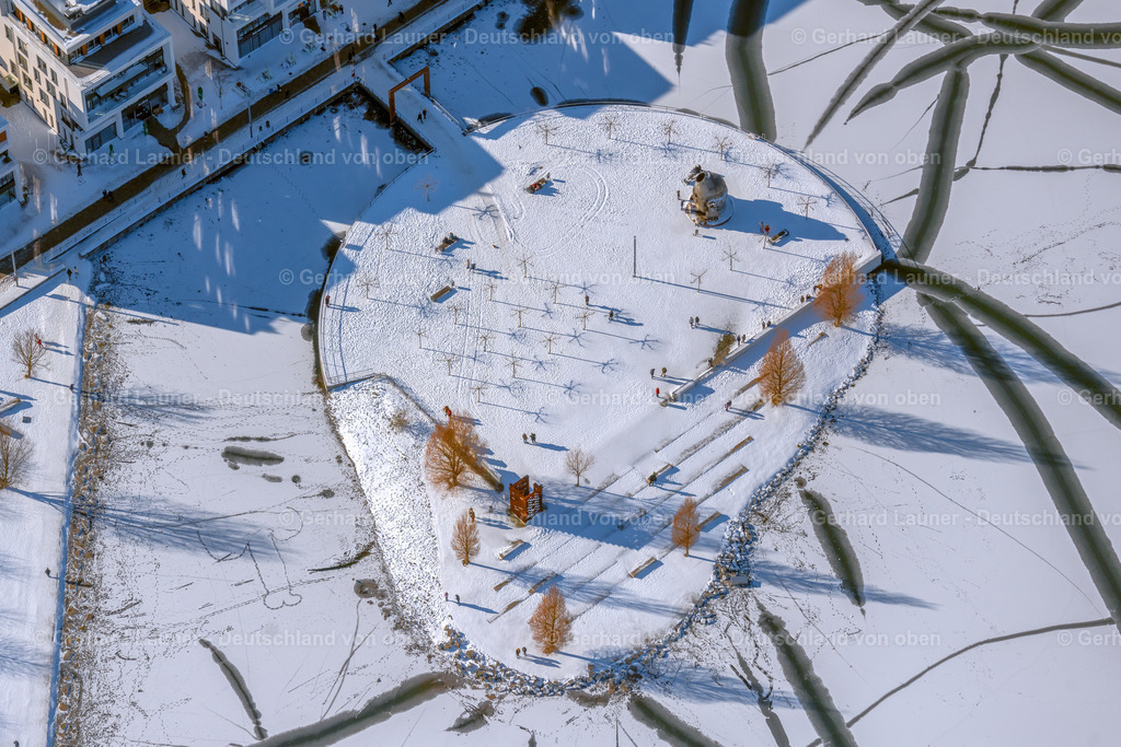 4043864 | Kulturinsel auf dem mit Eis bedeckten Phönixsee, Dortmund