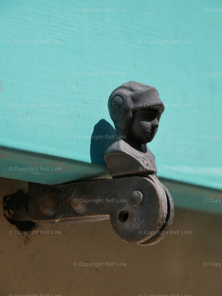 Fensterladenhalter_02 | Stockfotos, Fotos mit Miniaturfiguren und kreativen Ideen. Dabei auch vieles aus der Metropolregion Rhein-Neckar. 