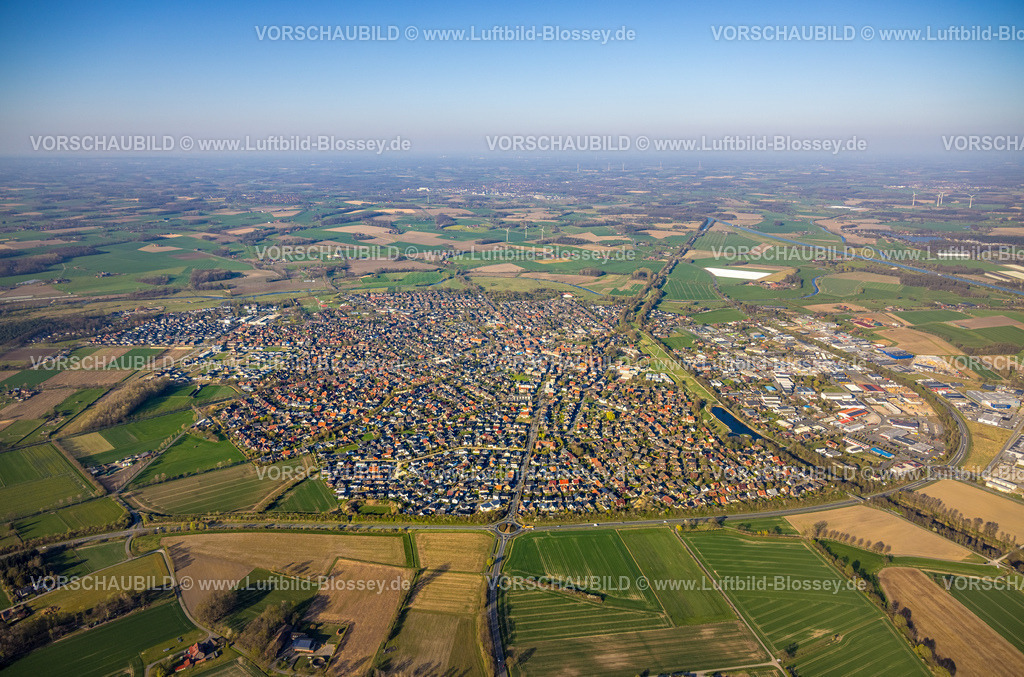 Olfen250405654 | Luftbild, Ortsansicht Übersicht Wohngebiet Olfen, umgeben von Wiesen und Feldern, rechts Alte Fahrt und Gewerbegebiet, Olfen-Stadt, Olfen, Münsterland, Nordrhein-Westfalen, Deutschland