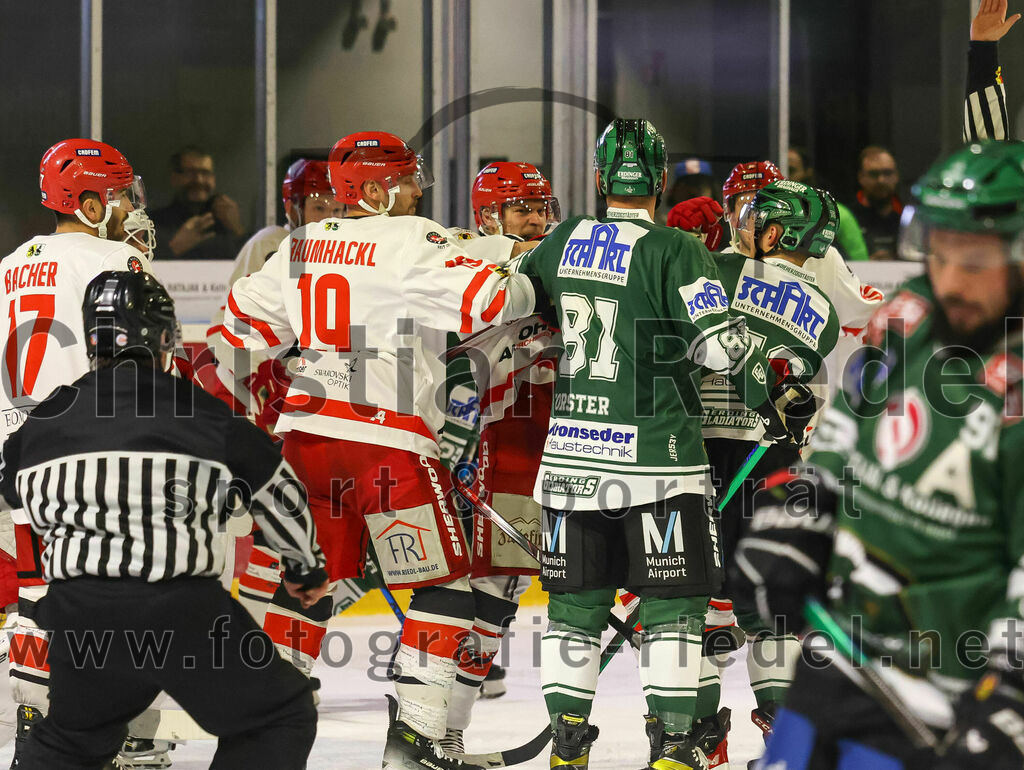 2023-10-20_128_TSV_Erding_gegen_EHC_Klostersee | Erding, Deutschland, 20.10.2023:.Eishockey, Bayernliga Vorrunde 2023 / 2024, 2. Spieltag, TSV Erding gegen EHC Klostersee, Endergebnis: 7:2..Matthias Baumhackl (EHC Klostersee, #19), Maximilian Forster (Erding Gladiators, #81)..Foto: Christian Riedel / fotografie-riedel.net