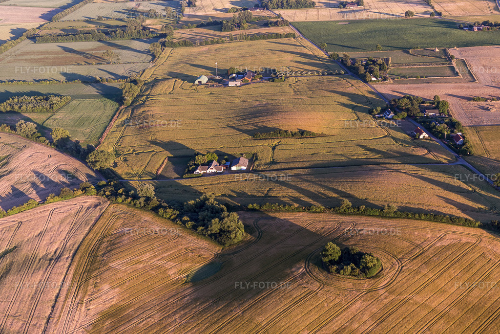 Luftbild: Ortsansicht in Borre im Bundesland Sjælland in Dänemark. Foto: IMG_108632.jpg vom 04.07.2018 durch Werner Riehm/FLY-FOTO.de