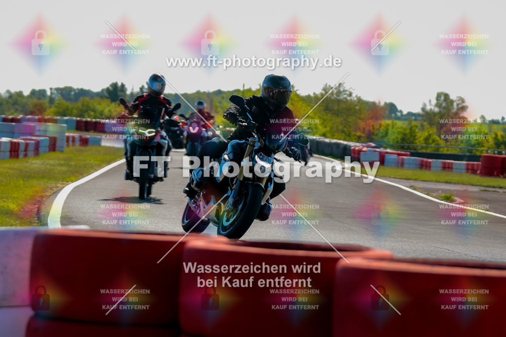 Moto-TeamOBK-21262 | Hier findet Ihr Bilder von Touristenfahrten auf der Nürburgring Nordschleife oder von anderen Veranstaltungen die ich besucht habe. Viel Spass beim Durch Schauen 
