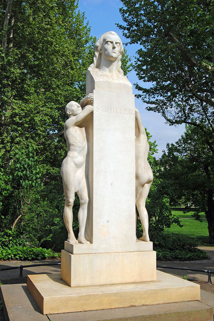 Foto: Leipzig - Schiller-Denkmal | Das Team hinter BILDLEXIKON LEIPZIG bündelt historische wie aktuelle Informationen über die Stadt Leipzig in Text und Bild auf einer Plattform und stellt diese der interessierten Öffentlichkeit zur Verfügung.