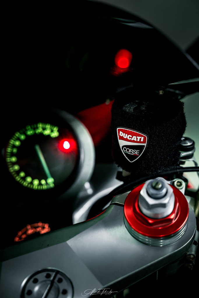 Ducati 996 | Entdecken Sie die faszinierende Welt von Alexander Tschuncky Arts: Kreative Fotografie, atemberaubende Automobilkunst und hochwertiger Bilderdruck. Lassen Sie sich inspirieren! - Realisiert mit Pictrs.com