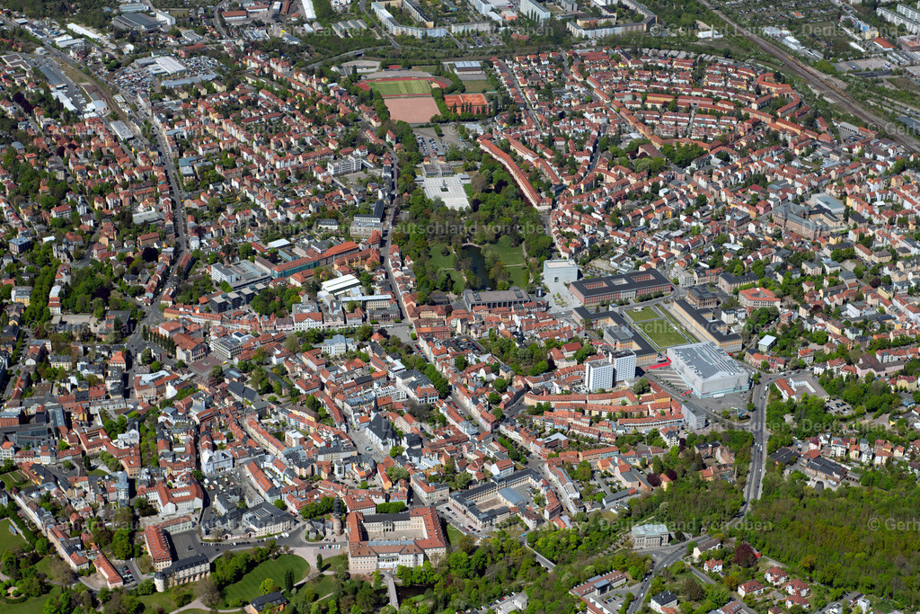 4026887 | WEIMAR 07.05.2020 Stadtgebiet mit Innenstadtbereich in Weimar im Bundesland Thüringen, Deutschland. Weiterführende Informationen bei: weimar GmbH. // Urban area with inner city area in Weimar in the state Thuringia, Germany. Further information at: weimar GmbH. Foto: Gerhard Launer