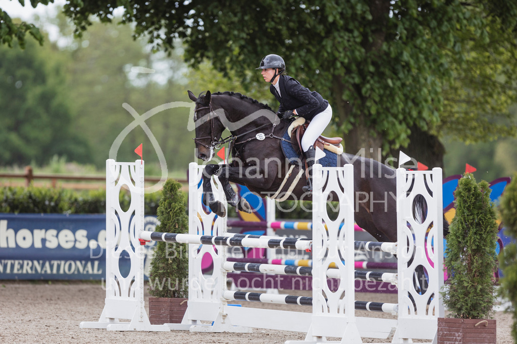 250506_Mühlen_SprPf-L1-396 | Deine schönsten Turniermomente als professionelle Fotos! Entdecke hochwertige Pferdesport-Fotografie im Online-Shop. Jetzt Fotos finden & bestellen!
