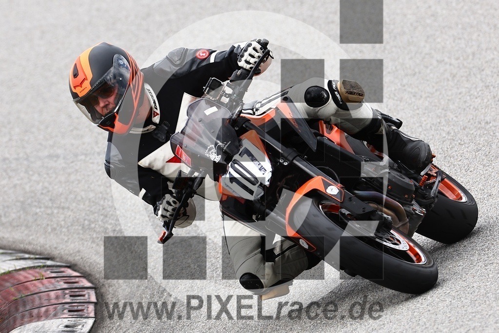 0107-20240714_02882 | Schöne Erinnerungen an spannende Momente - das festzuhalten ist unser Job. PIXELrace.de ist seit 2003 auf den Rennstrecken Europas unterwegs um die Action draußen beim Fahren und die wunderbare Stimmung imm Fahrerlager für euch einzufangen.