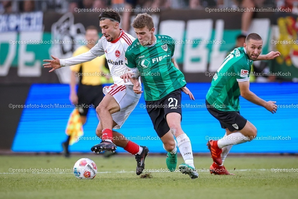PRM22082501122 | 22.08.2025, Fußball, Preußen Münster - 1. FC Nürnberg, 2. Fußball Bundesliga,  Preußenstadion, Saison 2025 2026: Berkay Yilmaz&nbsp;(1FC Nuernberg #21) im Zweikampf gegen  Jano ter Horst&nbsp;(Preussen Muenster #27)  DFB regulations prohibit any use of photographs as image sequences and or quasi-video.