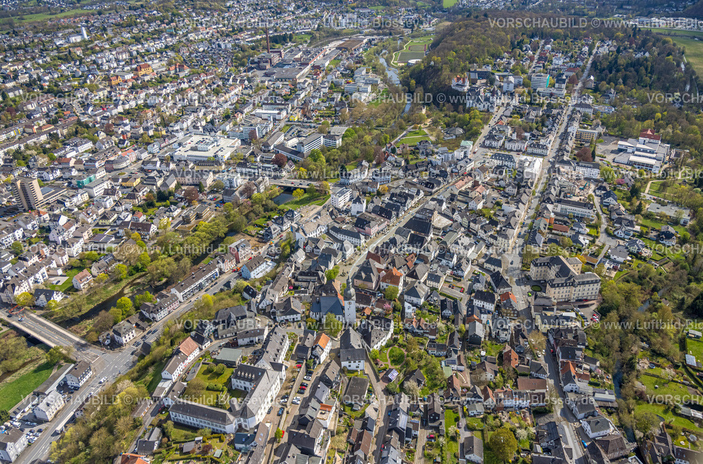 Arnsberg260402671 | Luftbild, Altstadt mit Glockenturm und Stadtkapelle St. Georg, Bezirksregierung an der Schloßstraße, Arnsberg, Sauerland, Nordrhein-Westfalen, Deutschland