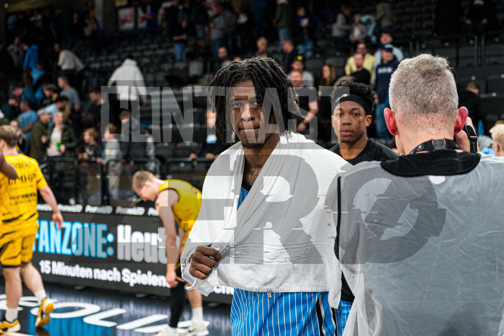 Basketball I Herren I Bundesliga I Saison 2025/2026 I 8. Spieltag I Veolia Towers Hamburg - MHP Riesen Ludwigsburg | Einzelfoto, Freisteller, Einzelbild, Cut-out, isoliertes Motiv, Sportaufnahme, Nahaufnahme, freigestellt, freigestellte Aufnahme, Aufnahme, Einzeln: Leonard Thorpe Jr. (2, Veolia Towers Hamburg) - Realisiert mit Pictrs.com