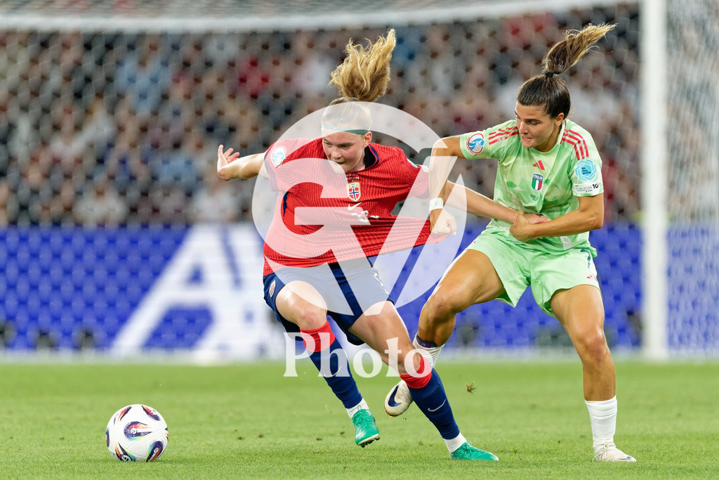 Norway v Italy - UEFA Women's EURO 2025 Quarter-Final | GENEVA, SWITZERLAND - JULY 16: Signe Gaupset of Norway (L) and Sofia Cantore of Italy (R) fight for possession  during the UEFA Women's EURO 2025 Quarter-Final match between Norway and Italy at Stade de Geneve on July 16, 2025 in Geneva, Switzerland. (Photo by Giuseppe Velletri/Sports Press Photo/Getty Images)