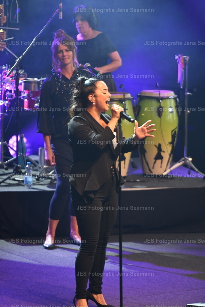 2026_Deborah Lee und the news_One Moment time Whitney Houston__0698 | Fotograf Jens Seemann - Realisiert mit Pictrs.com