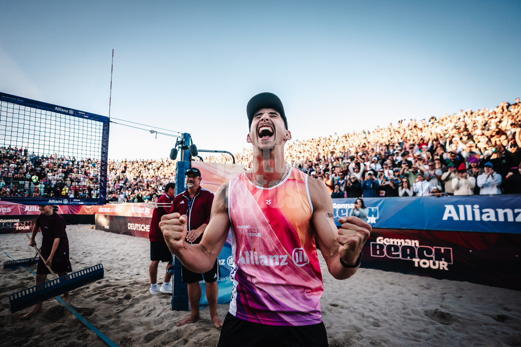 Beachvolleyball | Männer | Finale | Deutsche Meisterschaften 2025 Timmendorfer Strand | 07.09.2025 | Lukas Pfretzschner jubelt nach dem Sieg im Finale der Deutschen Meisterschaft