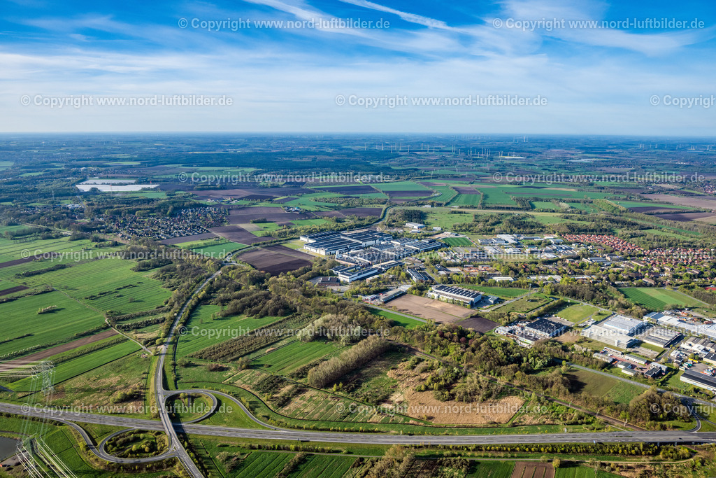Stade_Süd_Ottenbeck_Airbus_ELS_4674010523 | STADE 01.05.2023 Gebäude und Produktionshallen auf dem Fabrikgelände Airbus Deutschland GmbH im Ortsteil Ottenbeck in Stade im Bundesland Niedersachsen, Deutschland. // Building and production halls on the premises Airbus Deutschland GmbH in the district Ottenbeck in Stade in the state Lower Saxony, Germany. Foto: Martin Elsen