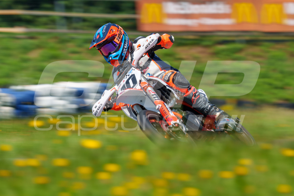 G-Cup + Supermoto Staatsmeisterschaft + Hungarian Supermoto Championship | GRIPcapture steht für authentische Sportfotografie in Österreich – für Momente, die mehr sind als Geschwindigkeit oder Ergebnis. Es geht um Emotion, Spannung, Fokus und den Augenblick, der oft nur einen Wimpernschlag dauert.Ob Motorsport, Teamsport oder 