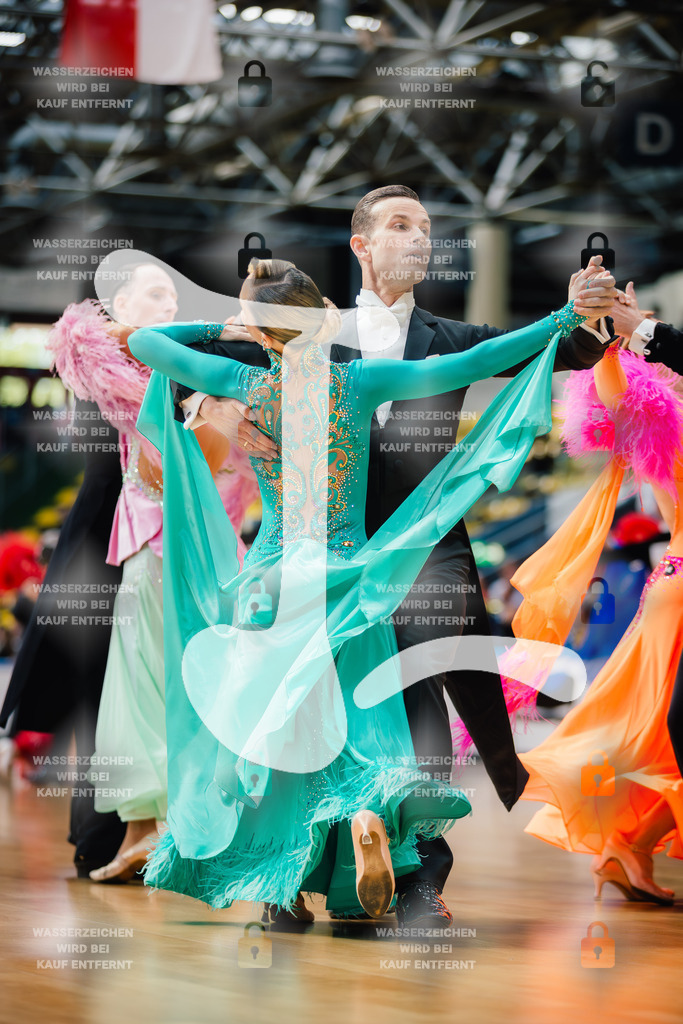 Hessen Tanzt WDSF Open Senior I Standard 21st (44) Peter Schaldemose _ Liubov Penova Mattes (Denmark)-2025-05-17-7233 | Webshop for digital downloads and prints of dance sport, event & show photographer Julian Link - Realisiert mit Pictrs.com