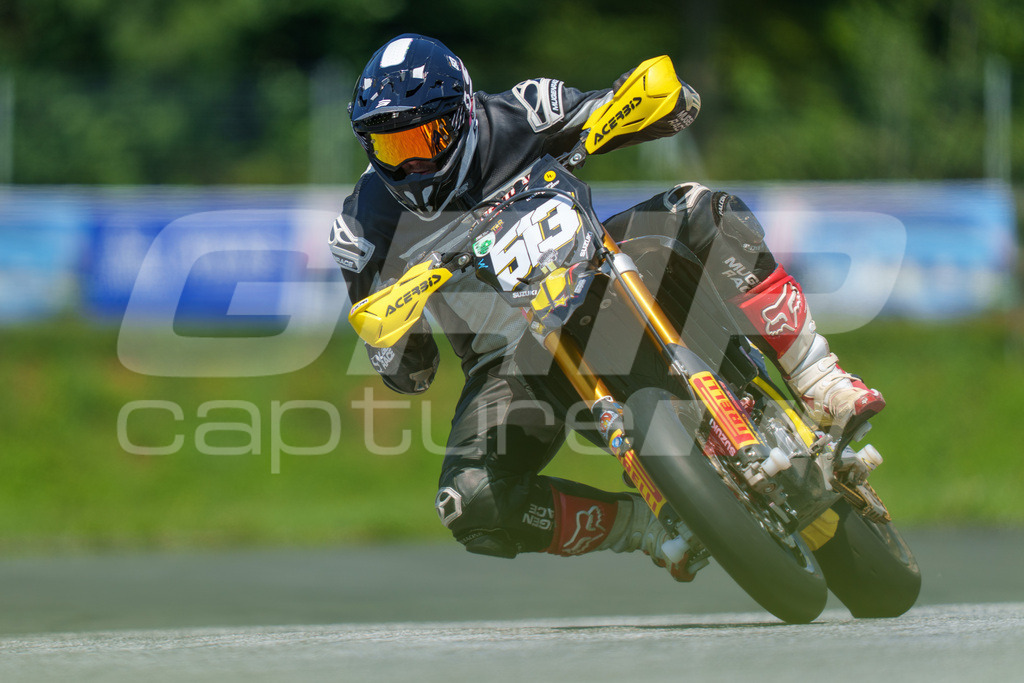 G-Cup + Supermoto Staatsmeisterschaft + Hungarian Supermoto Championship | GRIPcapture steht für authentische Sportfotografie in Österreich – für Momente, die mehr sind als Geschwindigkeit oder Ergebnis. Es geht um Emotion, Spannung, Fokus und den Augenblick, der oft nur einen Wimpernschlag dauert.Ob Motorsport, Teamsport oder 