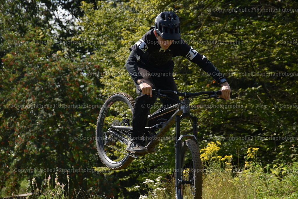 DSC_0019_1 | Sportfotografie , Motorsport, Motoross, Reitsport, Mointainbike, Enduro,
Landschaft , Outdoor, Eventfotografie, Landschaft, Bilder online bestellen - Realisiert mit Pictrs.com