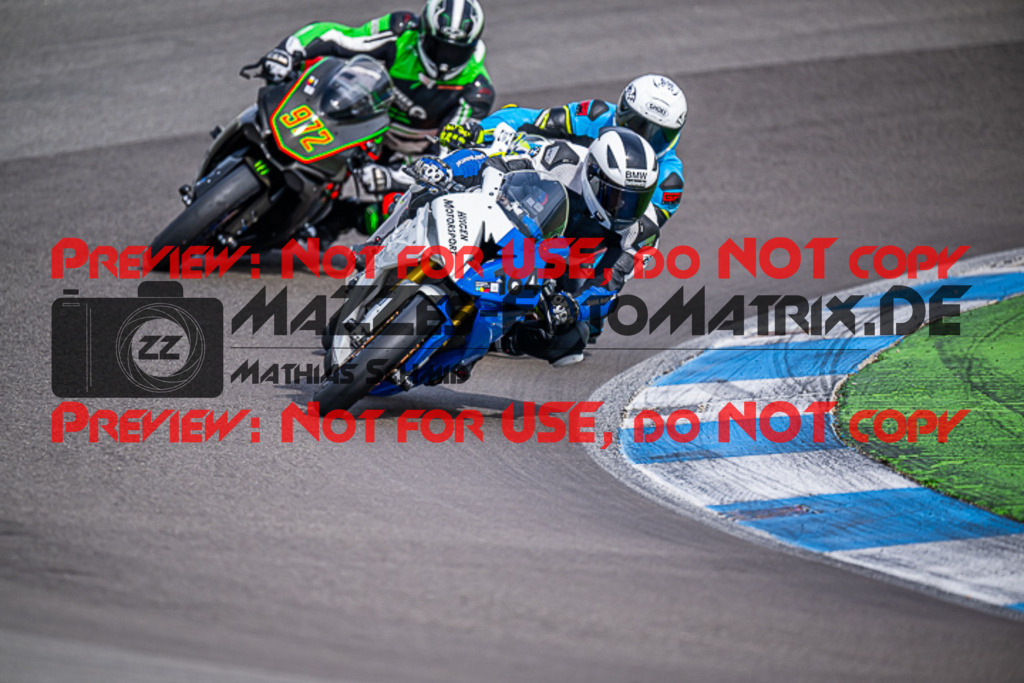 MaZZes_FotoMatrix_230410_5106 | WEISS
