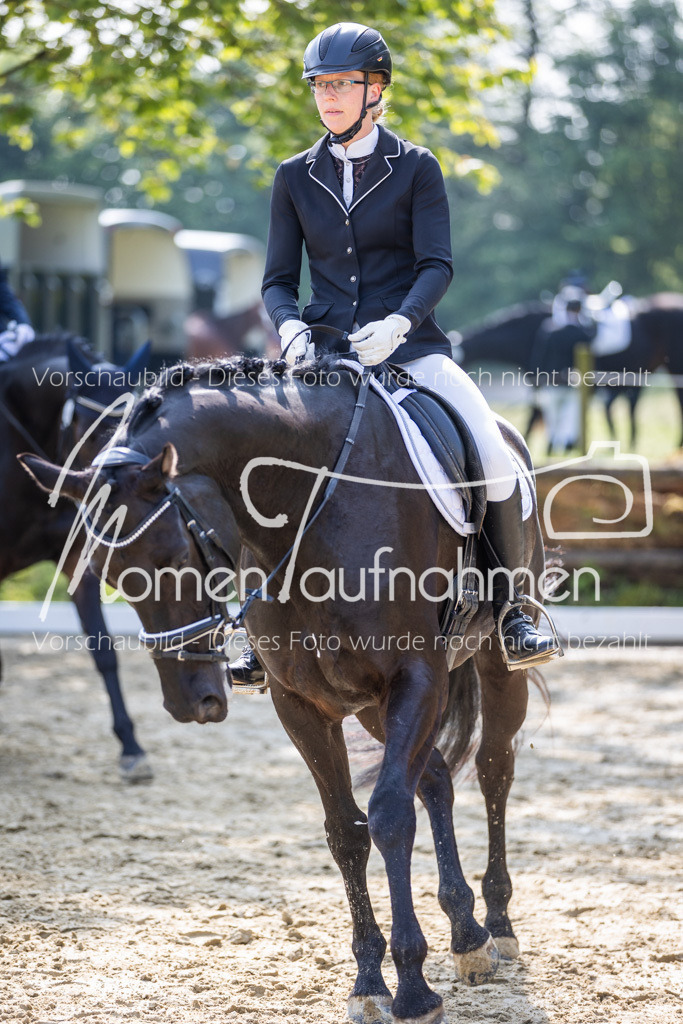 Donop24-A2-Dre-064 | MomenTaufnahmen Pferdesportfotos