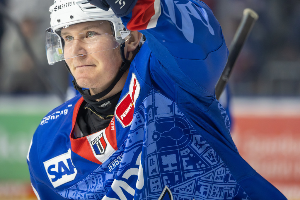DEL, Deutsche Eishockey Liga Saison 2025/26, Playoff-Viertelfinale, Spiel 5: Adler Mannheim gegen Fischtown Pinguins Bremerhaven | DEL, Deutsche Eishockey Liga Saison 2025/26, Playoff-Viertelfinale, Spiel 5: Adler Mannheim gegen Fischtown Pinguins Bremerhaven***Jubel bei Zachary Solow (73) nach seinem Tor zum 1:2 - Realisiert mit Pictrs.com