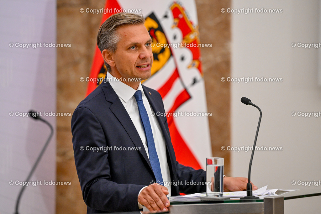 Pressekonferenz Land Ooe_ Start Sachleistungskarte fuer AsylwerberInnen in Ooe_ 03.06.2024-29 | 03.06.2024, Linz, AUT, Pressekonferenz Land Ooe, Start Sachleistungskarte fuer AsylwerberInnen in Ooe, im Bild LR Wolfgang Hattmannsdorfer (VP)