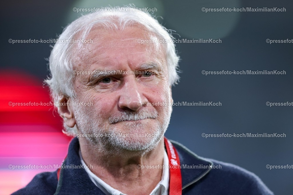 DFB14112501011 | 14.11.2025, Fußball, Länderspiel, WM-Qualifikation Europa, Deutschland - Luxemburg, Stade de Luxembourg (Croix de Gasperich, Luxemburg), 9. Spieltag, Saison 2025 2026: Sportdirektor Rudi Völler (GER #rv)   bei der Platzbehung vor dem SpielRegulations prohibit any use of photographs as image sequences and or quasi-video.