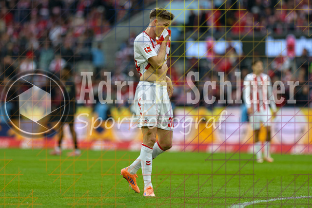 1. FC Köln vs FC Augsburg - 1. Bundesliga  | Köln, Deutschland, 18.10.25:   Marius Bülter (1. FC Köln) gestikuliert, Gestik waehrend des Spiels der 1. Bundesliga zwischen  1. FC Köln vs FC Augsburg im RheinEnergieStadion(Foto von Brauer-Fotoagentur / Adrian Schlueter)