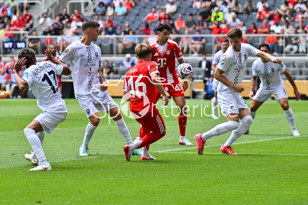 FC Bayern München - TQL Stadium | Im Duell Lennart KARL (FC Bayern Muenchen 46) und Jerson LAGOS (Auckland City FC 17) / Zweikampf / FIFA Club World Cup: FC Bayern Muenchen - Auchkland City FC, TQL Stadium am 15.06.2025 / BLD / ZDF / NOT FOR SALE IN USA
