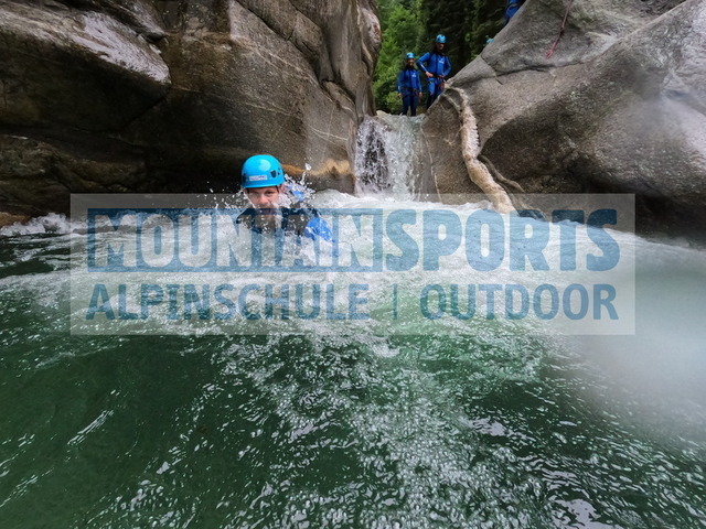 GOPR0819 | Bestelle die Bilder deines Berg- oder Wasser-Abenteuers mit Mountain Sports bequem von zu Hause aus direkt über unseren Online Fotoshop von pictrs.com. - Realisiert mit Pictrs.com