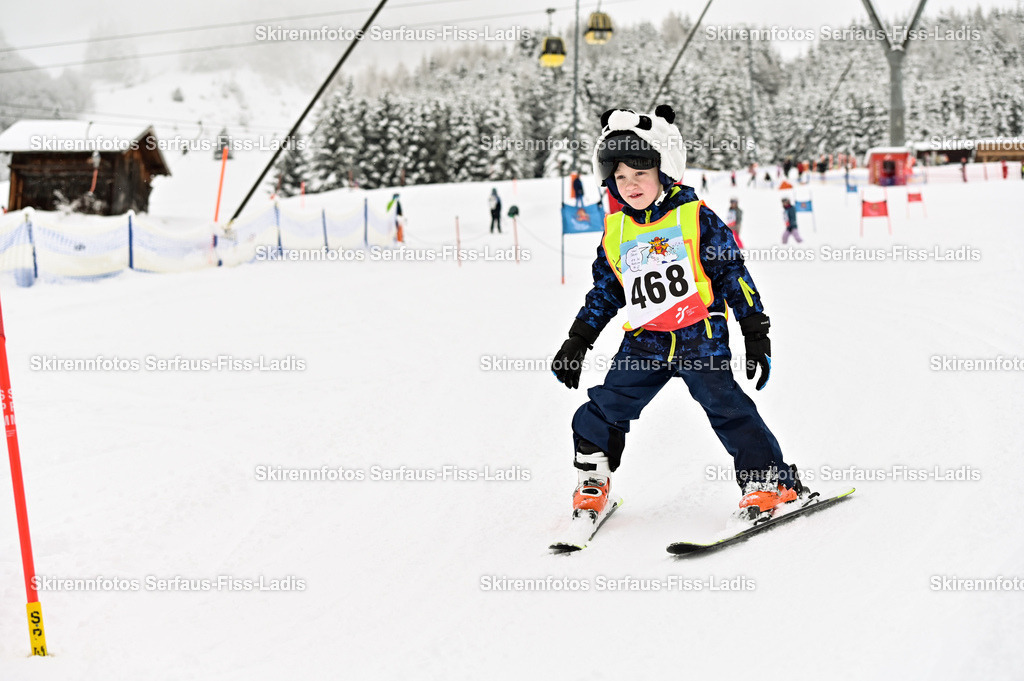 SRF_20.02.2026_0310 | Skirennfotos,Serfaus,Fiss,Ladis,Kinderskirennen,Winter,Tirol,Oberland,skirace,SFL,feelfree,weil wir's genießen,ski,Ski,skifahren,Sonnenplateau, - Realisiert mit Pictrs.com