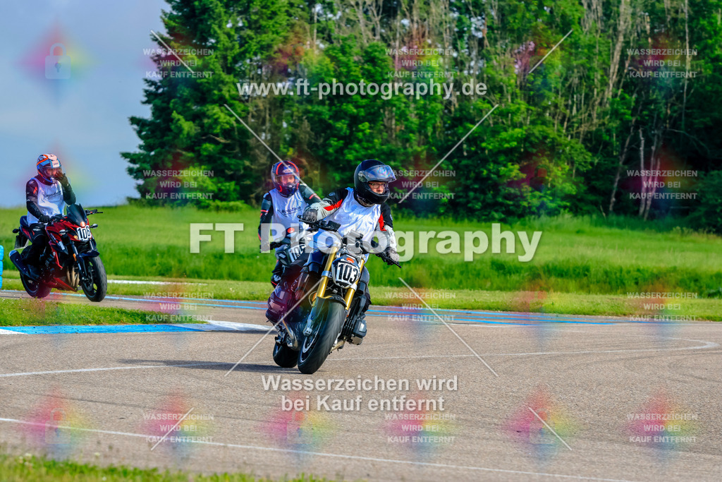 MotoTeam-8370 | Hier findet Ihr Bilder von Touristenfahrten auf der Nürburgring Nordschleife oder von anderen Veranstaltungen die ich besucht habe. Viel Spass beim Durch Schauen 