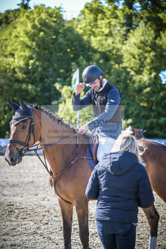 DOS_7270 | Entdecke hochwertige Reitturnierfotos von Foto Oger. Professionell, emotional und authentisch – jetzt Lieblingsmomente im Shop bestellen.Deutschlandweite Turnierfotografie. - Realisiert mit Pictrs.com