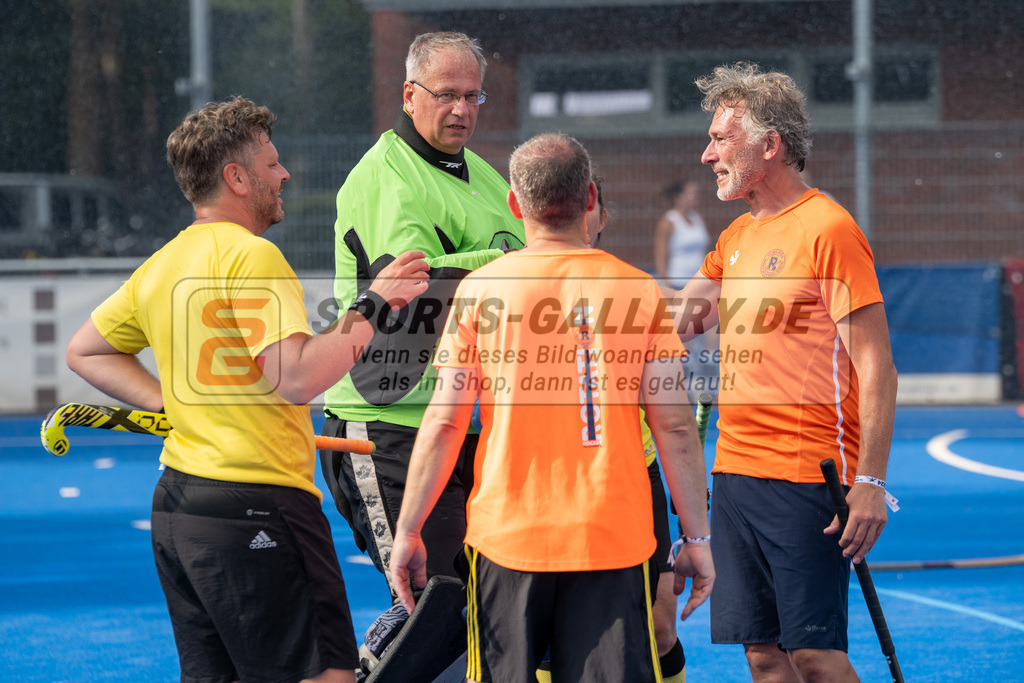 SFE_20240817_0168 | Krefeld, Deutschland, 17.08.2024:  European Cup for Recreational Hockey Players im KTHC Stadion Rot-Weiss Köln Tennis and Hockey Club am 17.08.2024 in Krefeld, Deutschland. (Foto von Stephan Fehrmann)Krefeld, Germany, 17.08.2024: European Cup for Recreational Hockey Players in KTHC Stadion Rot-Weiss Köln Tennis and Hockey Club at 17.08.2024 in Krefeld, Deutschland. (Foto from Stephan Fehrmann)