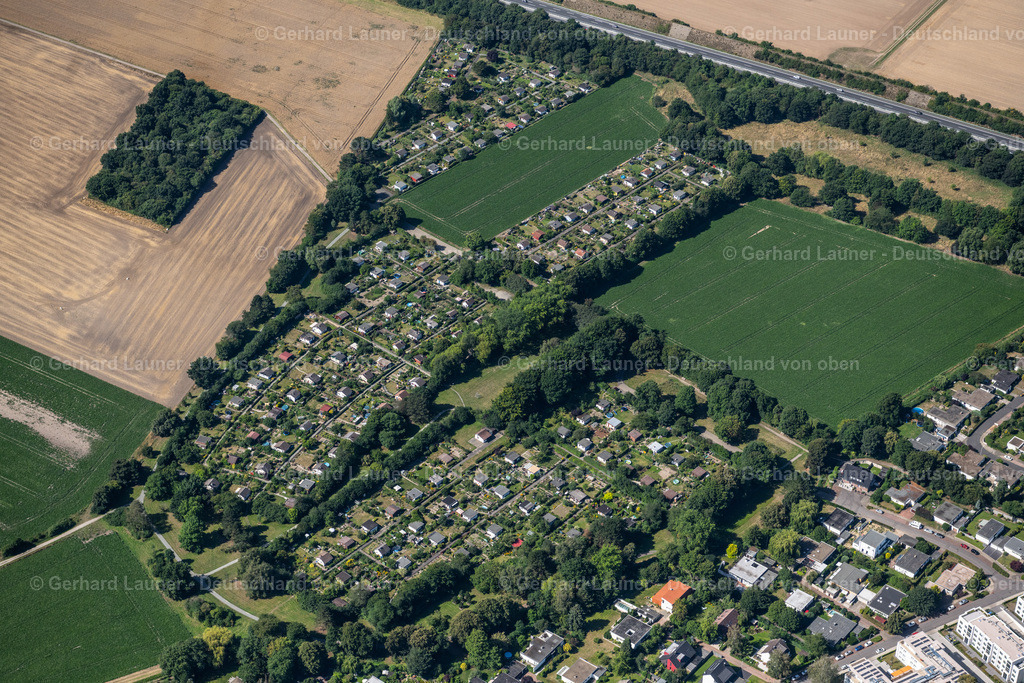 4035379 | BRAUNSCHWEIG 31.07.2020 Kleingartenanlagen des Vereins - der Laubenkolonie "KGV Asseblick" an der Straße Bruchanger in Braunschweig im Bundesland Niedersachsen, Deutschland. Weiterführende Informationen bei: Kleingärtnerverein Asseblick e.V.. // Allotments gardens plots of the association - the garden colony "KGV Asseblick" in Brunswick in the state Lower Saxony, Germany. Further information at: Kleingaertnerverein Asseblick e.V.. Foto: Gerhard Launer
