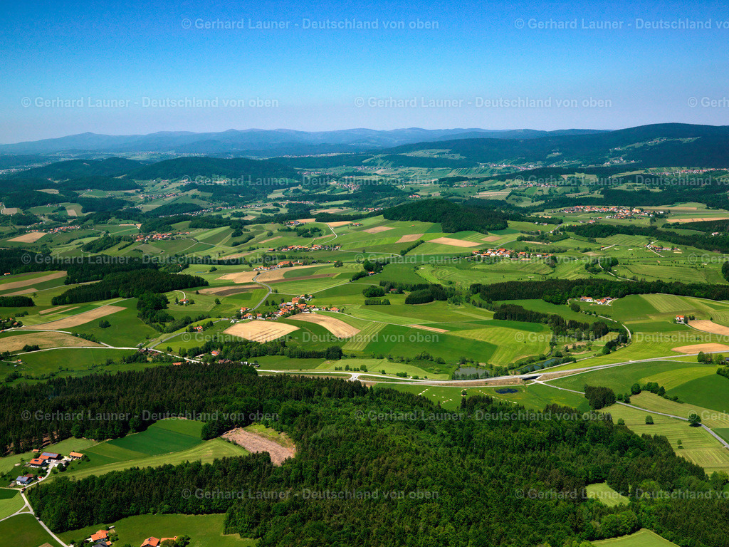 2724176 | REICHLING 19.05.2007 Forstgebiete in einem Waldgebiet  in Reichling im Bundesland Bayern, Deutschland // Forest areas in  in Reichling in the state Bavaria, Germany Foto: Gerhard Launer
