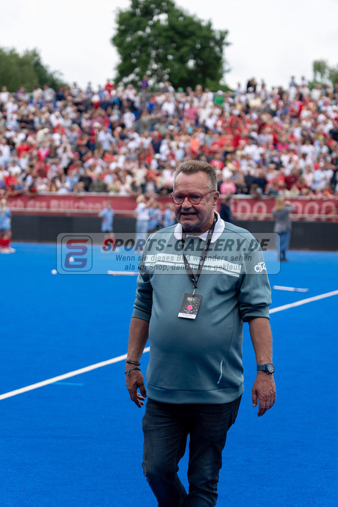 Final4_20250601-1515-HK108727 | Krefeld, Deutschland, 01.06.2025:  Feldhockey Final4 2025 – „Deutsche Feldhockey-Meisterschaften 2025“ Crefelder HTC - Rot-Weiss Köln (Finale Herren) im Gerd-Wellen-Hockeyanlage am 01.06.2025 in Krefeld, Deutschland. (Foto von Kramhöller/Fehrmann/Kaste)Krefeld, Germany, 01.06.2025: Feldhockey Final4 2025 – „Deutsche Feldhockey-Meisterschaften 2025“ Harvestehuder HTC - Düsseldorfer HC (Finale Damen) in Gerd-Wellen-Hockeyanlage at 01.06.2025 in Krefeld, Deutschland. (Foto from Kramhöller/Fehrmann/Kaste)