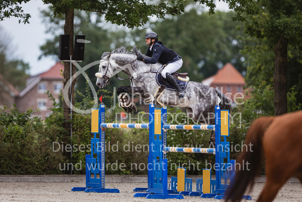 240614_Lemwerder_S1-Springen-507 | Deine schönsten Turniermomente als professionelle Fotos! Entdecke hochwertige Pferdesport-Fotografie im Online-Shop. Jetzt Fotos finden & bestellen!